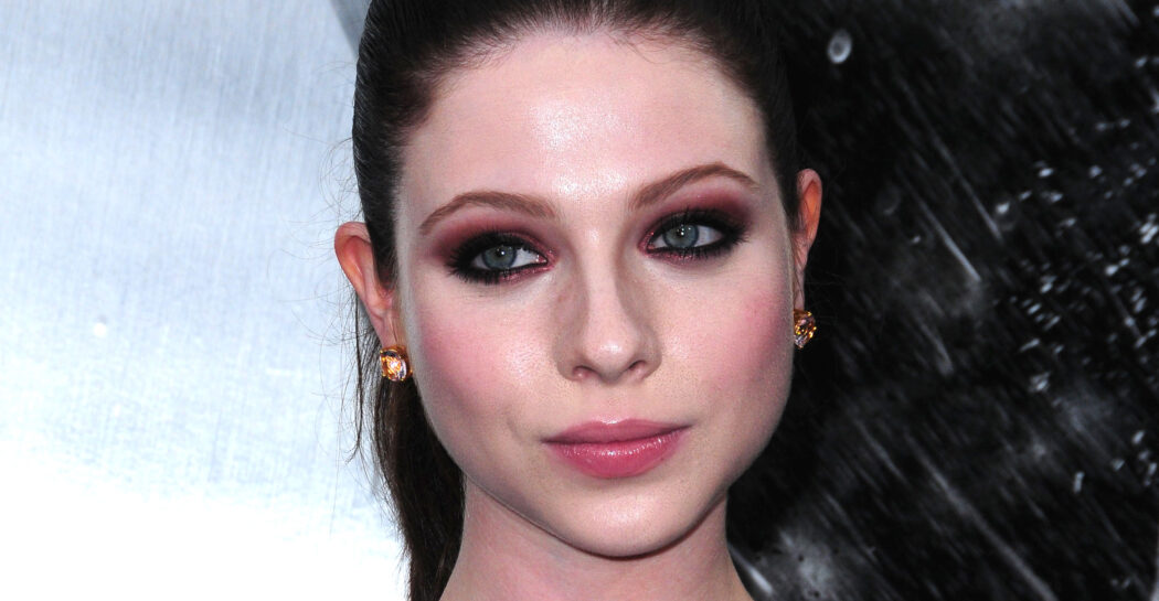 “Michelle Trachtenberg ha avuto mille problemi prima di morire, alla schiena e poi alle ossa. Era anche caduta più volte”. Le rivelazioni di un’amica dell’attrice