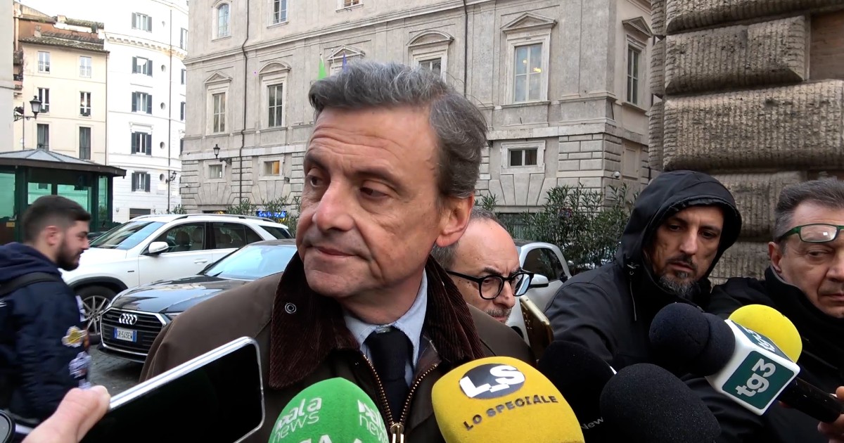 Calenda: “Parole di Crosetto? Fare ognuno come vuole porterà alla disgregazione dell’Europa”. E sul video di Trump: “Indegno”