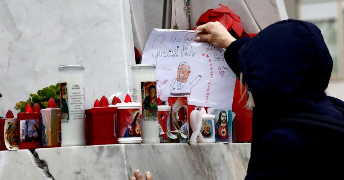 Polmoni e reni: il Papa migliora, ma la prognosi rimane riservata