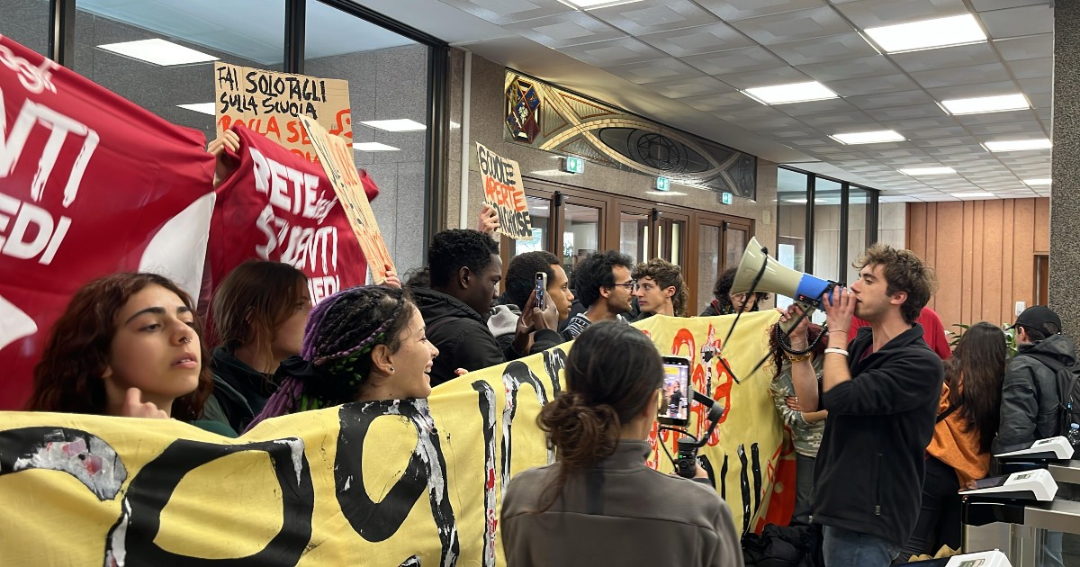 Studenti occupano la Regione Lazio: “Rocca ci ascolti, fermi il l’accorpamento degli istituti scolastici”