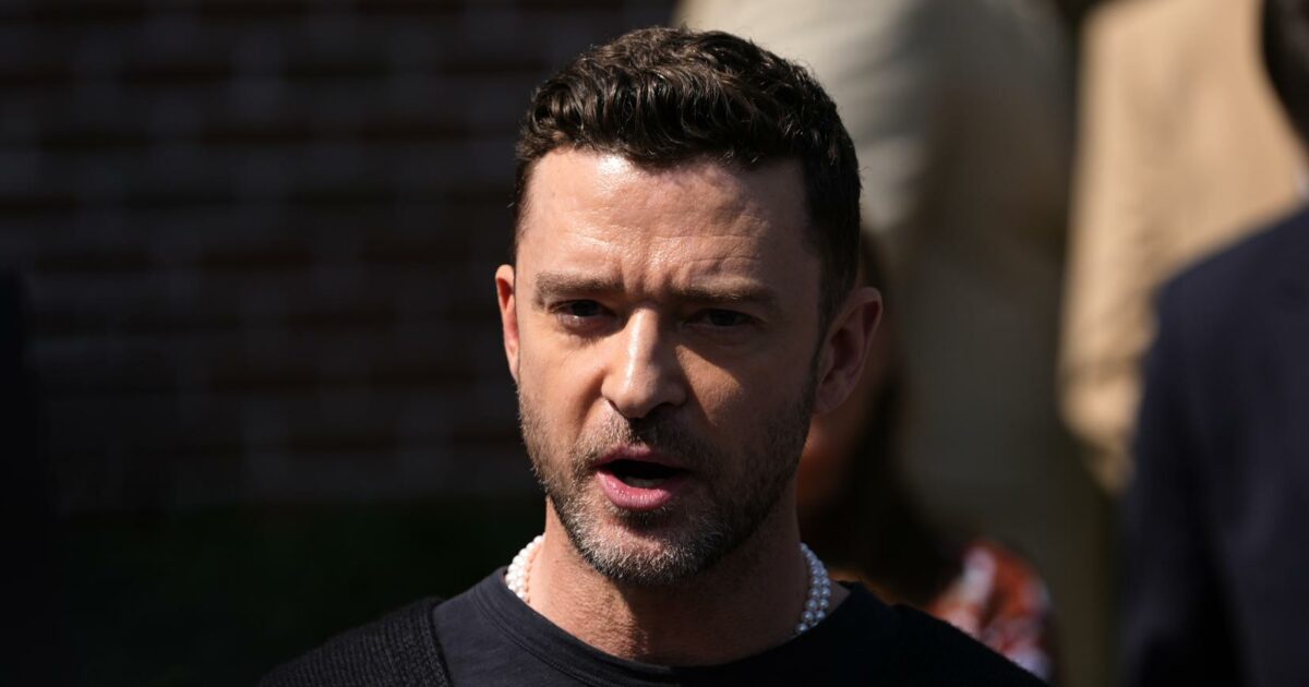 Justin Timberlake annulla il concerto poco prima di salire sul palco, fan furibondi: “Inaccettabile cancellarlo 10 minuti prima dell’apertura delle porte”