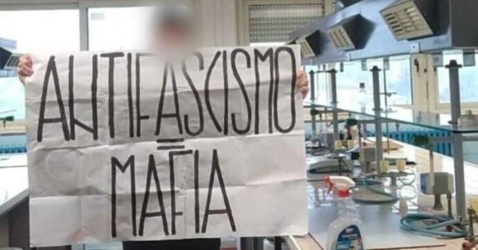 Blitz di Blocco studentesco nelle scuole: “Antifascismo uguale mafia”. Le proteste: “Gravissimo”