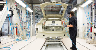 Copertina di Moody’s Analytics: in Italia operano ancora 2.476 aziende di proprietà russa. In Europa sono oltre 46mila