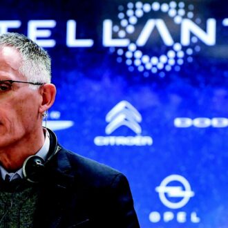 Copertina di Stellantis, per i suoi disastri 52 milioni all’ex ad Tavares