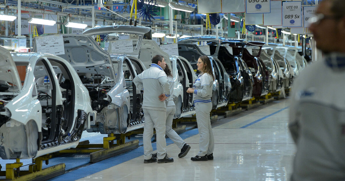 Stellantis, verso la cassa in deroga a Pomigliano per 3.750 operai fino a fine 2026 Stellantis, verso la cassa in deroga a Pomigliano per 3.750 operai fino a fine 2026