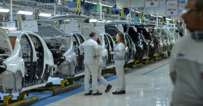 Stellantis vuole tutti gli operai di Pomigliano in cassa in deroga per un anno