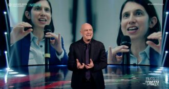 Copertina di Il monologo di Crozza e l’ironia sulla sinistra: “Tra indagati, inadeguati e condannati, non dovrebbe essere difficile resistere… ma con chi?