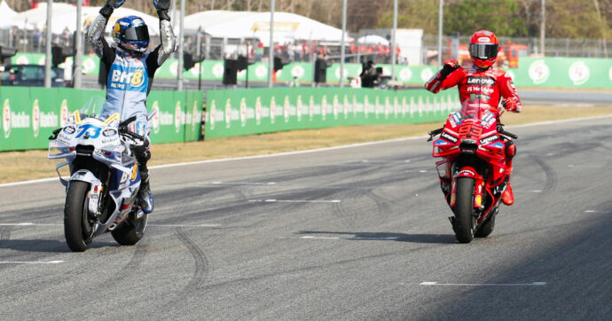 MotoGp, Marc Marquez vince la prima Sprint Race del 2025. Terzo posto per Bagnaia