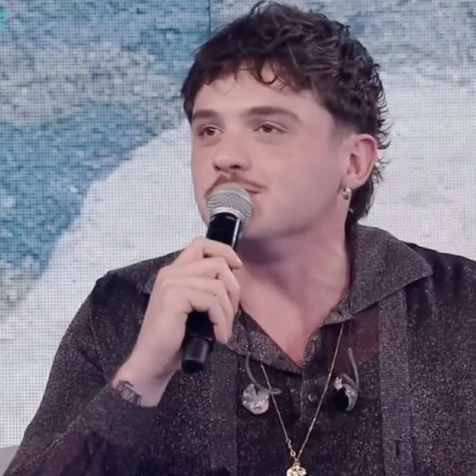 “Ho rifiutato Eurovision perché la faccia ce la metto io. Davanti a Giorgio Armani ho detto ‘complimentoni, eh!’. Potevo far meglio”: Olly lo rivela a Fabio Fazio