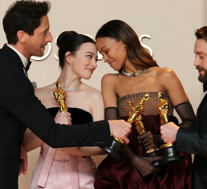 Oscar 2025, i vincitori: trionfa l’indipendente Anora. Migliori attori Brody e Madison. Il premio alla regia per Baker