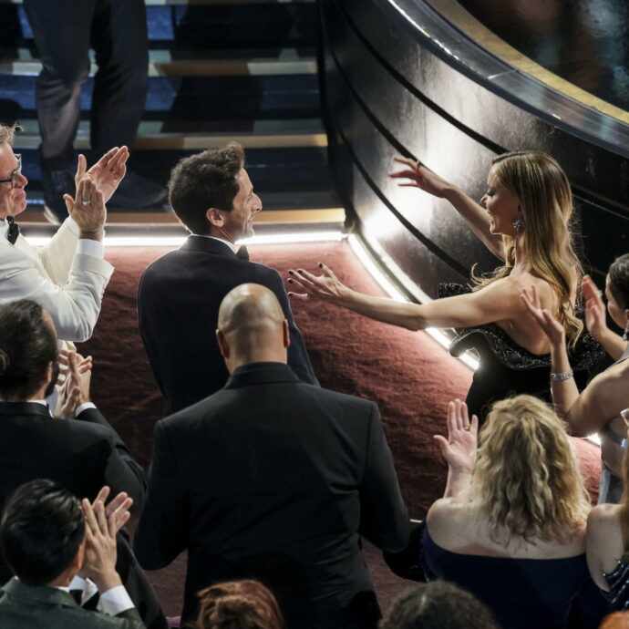 Oscar 2025, Brody lancia il chewing-gum alla compagna prima di salire sul palco: “Il lavoro dell’attore è fragile”