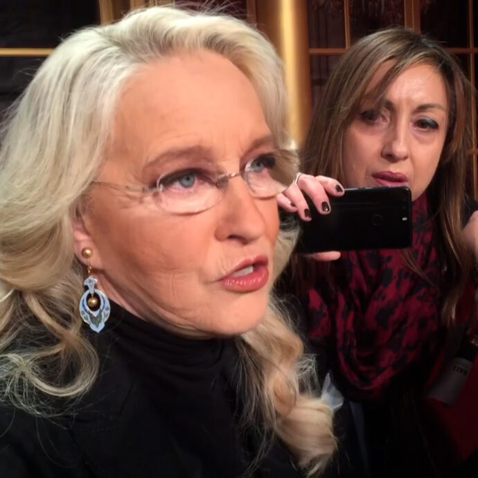 Eleonora Giorgi, quando l’attrice parlò di molestie dal mondo della politica: “Scaraventata sul divano”