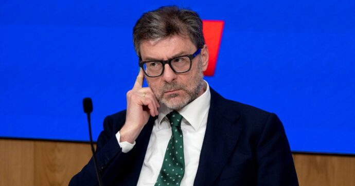 Rottamazione 5 aperta anche a chi ha aderito alle precedenti e poi ha smesso di pagare. Giorgetti diceva: “Stop agli immeritevoli”