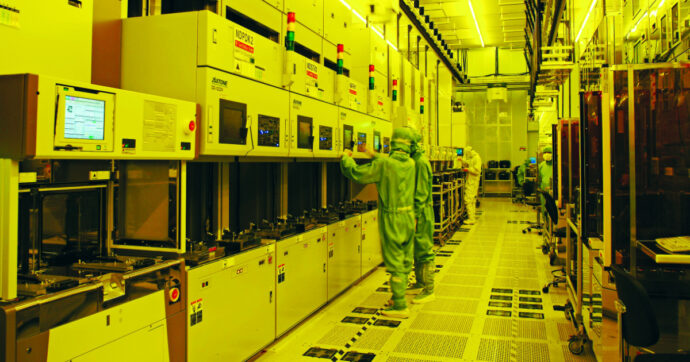 La taiwanese Tsmc pronta a investire 100 miliardi di dollari per produrre semiconduttori negli Usa