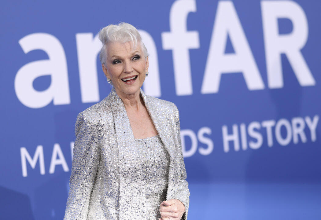 “Sono stata una ragazza madre di tre figli, sopravvissuta alla violenza domestica”: ecco chi è Maye Musk, ex modella e mamma dell’imprenditore Elon