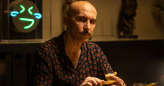 Copertina di “Fuggii da uno psicologo perché per 10 minuti di seduta, chiedeva 100 euro. Milly Carlucci mi voleva a Ballando con le stelle. Michael Jackson fu un colpo di fulmine”: lo rivela Maccio Capatonda