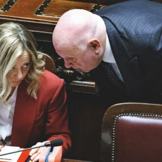 Copertina di Stop inchieste ai pm, sconcerto dell’Anm. Mantovano ora frena