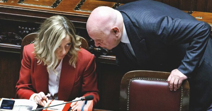 Stop inchieste ai pm, sconcerto dell’Anm. Mantovano ora frena