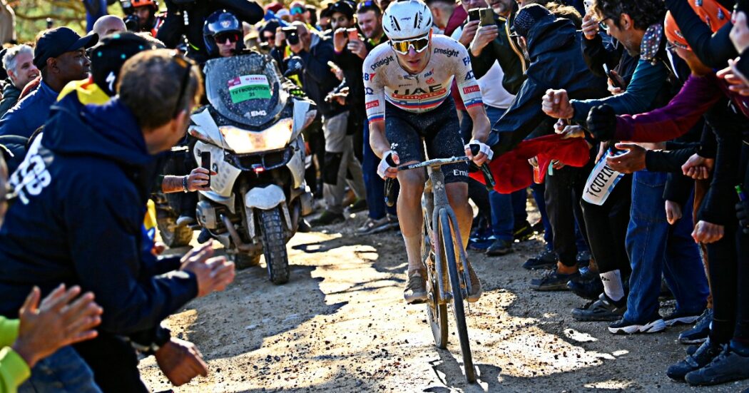 Strade Bianche 2025, il ritorno di Tadej Pogacar: il terzo successo gli garantirebbe un cippo di marmo