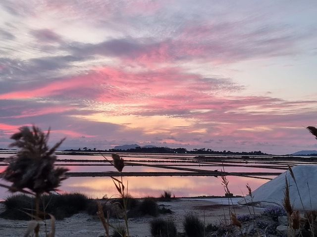 Le Saline di Trapani e Marsala verso il riconoscimento Unesco: nella Sicilia nord-occidentale tra mulini a vento e tramonti mozzafiato