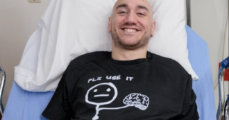 “Sono rinato grazie a Musk. Ho il suo chip nel cervello, sento che siamo spiriti affini”: parla il primo paziente di Neuralink. Il monito del Guardian: “Una distopia in cui un miliardario può accedere ai nostri pensieri”