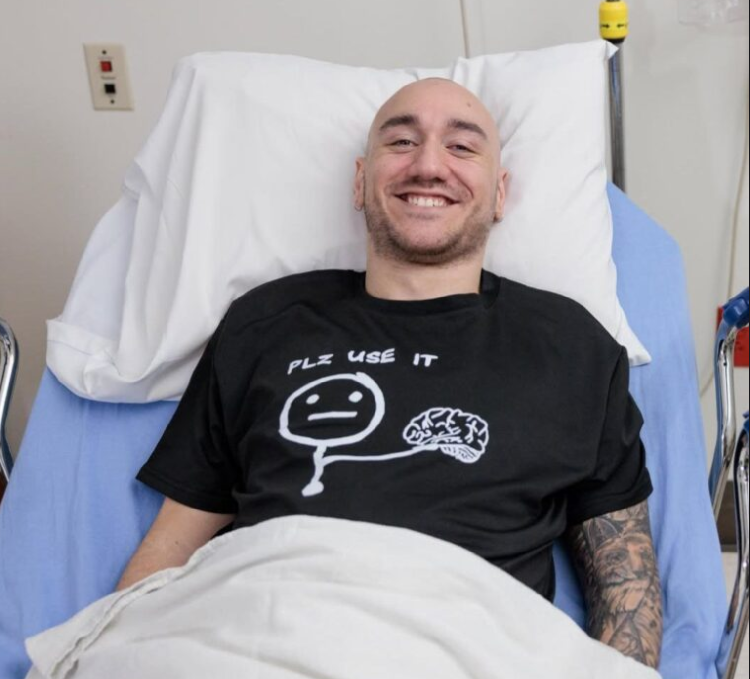 “Gli elettrodi si sono staccati dalla scatola cranica, non riusciva più a comandare il pc con il pensiero”: l’incidente di Noland Arbaugh, il primo uomo con il chip Neuralink di Musk “Gli elettrodi si sono staccati dalla scatola cranica, non riusciva più a comandare il pc con il pensiero”: l’incidente di Noland Arbaugh, il primo uomo con il chip Neuralink di Musk