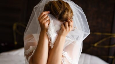 Copertina di “Gli sposi avevano detto di non portare bambini ma molti si sono presentati con i figli ed è scoppiato il caos. Sembrava un circo, voleva chiamare la polizia”: il racconto del matrimonio da incubo