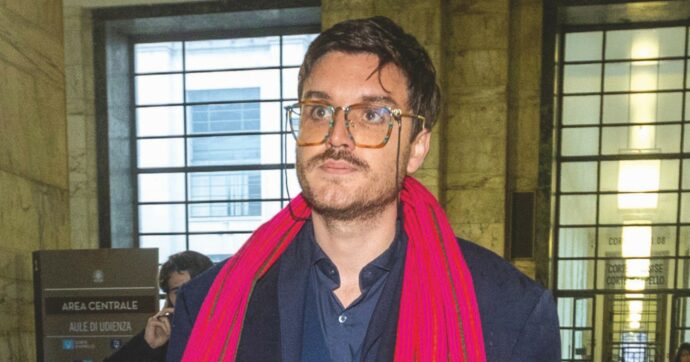 Caffo alla compagna: “Vacca, psicopatica…”