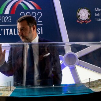 Copertina di Anac mette nel mirino il Ponte sullo stretto