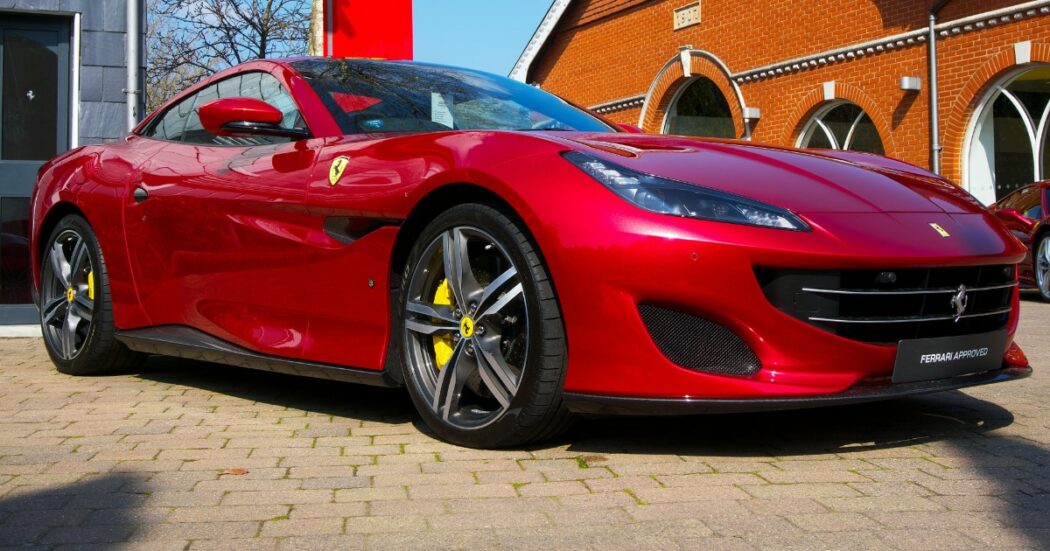 https://st.ilfattoquotidiano.it/wp-content/uploads/2025/03/06/Ferrari_Portofino-1050x551.jpg