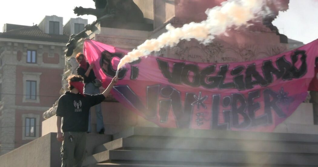 “Per una scuola contro il sessismo e le discriminazioni”, dalla Palestina al diritto alla cittadinanza: corteo degli studenti a Milano