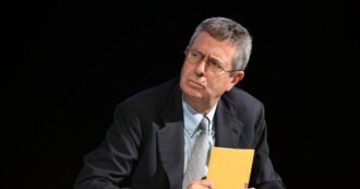 Copertina di Inchieste edilizia Milano: si dimette l’assessore alla Casa, Guido Bardelli. In una chat scriveva al dirigente: “Dobbiamo far cadere la giunta”