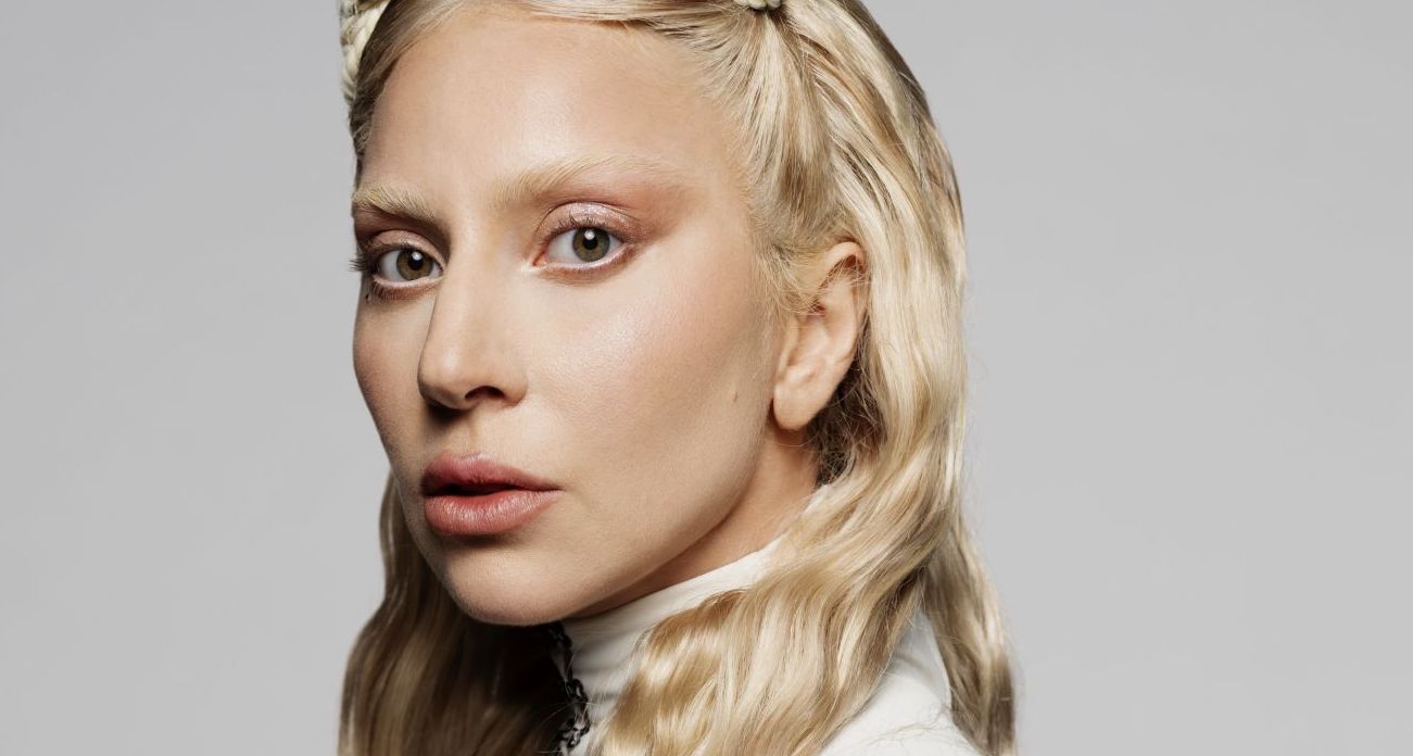 Il Diavolo veste Prada 2 – Lady Gaga avvistata a Milano sul set del film “con chioma platino, top nero e occhiali scuri”
