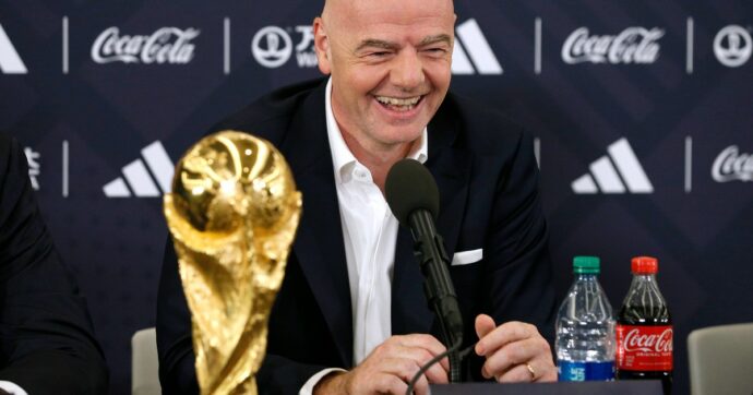 Un mostro a 64 squadre: la nuova delirante idea per il Mondiale di calcio 2030 che la Fifa vuole “approfondire”