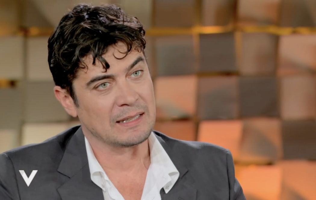 “Zappare la terra ti insegna molto. Credo davvero che tutti dovrebbero vivere la campagna”: la vita parallela dello “zappattore” Riccardo Scamarcio