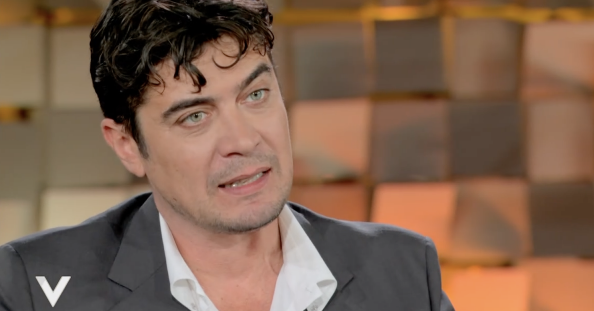“Zappare la terra ti insegna molto. Credo davvero che tutti dovrebbero vivere la campagna”: la vita parallela dello “zappattore” Riccardo Scamarcio