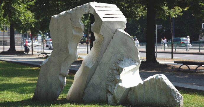 Gli occhi aperti dei disertori e la furia cieca dei soldatini
