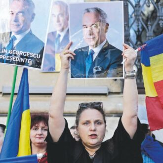 Copertina di Romania in fiamme: il favorito Georgescu escluso dalle elezioni
