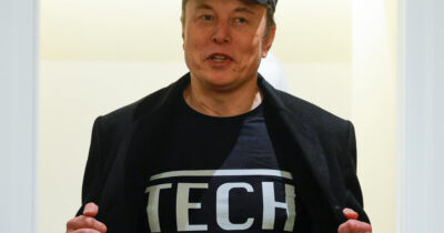 Copertina di “X” in down per ore. Musk: “Massiccio attacco informatico da un grande gruppo o un paese”