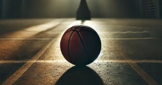 Copertina di “Cosa fai qui l’8 marzo? Vai a fare la prostituta”: insulti sessisti all’arbitra dalla madre di un giocatore di basket. Partita sospesa