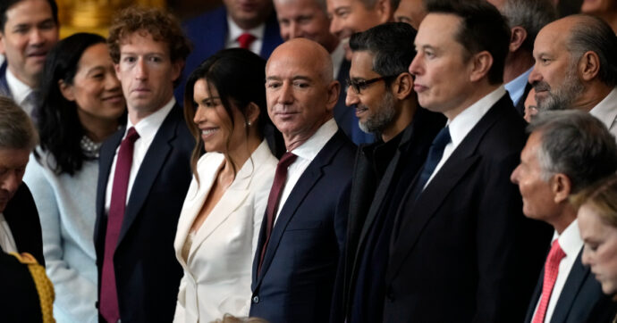 Wall Street in rosso, per i supermiliardari alla corte di Trump una perdita di 210 miliardi di dollari