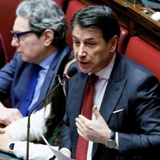 Copertina di Conte anti-Ursula: oggi a Strasburgo per marcare i dem