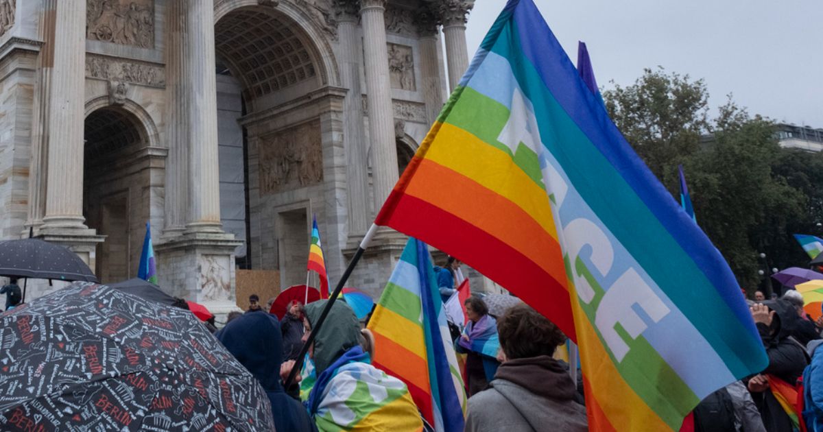 Piazza per l’Europa, l’ambiguità sulle armi spacca la società civile. Proteste dentro Cgil e Anpi, l’Arci non va: “Scelte impressionanti di Bruxelles”