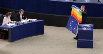 Copertina di Oltre la guerra si combatte una battaglia di narrazioni: così si costruisce un nemico