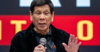 Copertina di Filippine, arrestato l’ex presidente Duterte su mandato della Corte penale internazionale: è accusato di crimini contro l’umanità