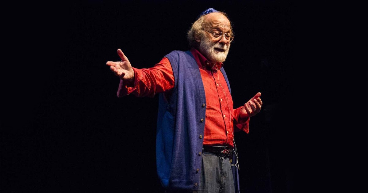 Piaghe, cavallette, occhio per occhio e cammelli nelle crune degli aghi: Haim Baharier smonta a teatro tutte le fake news sulla Bibbia