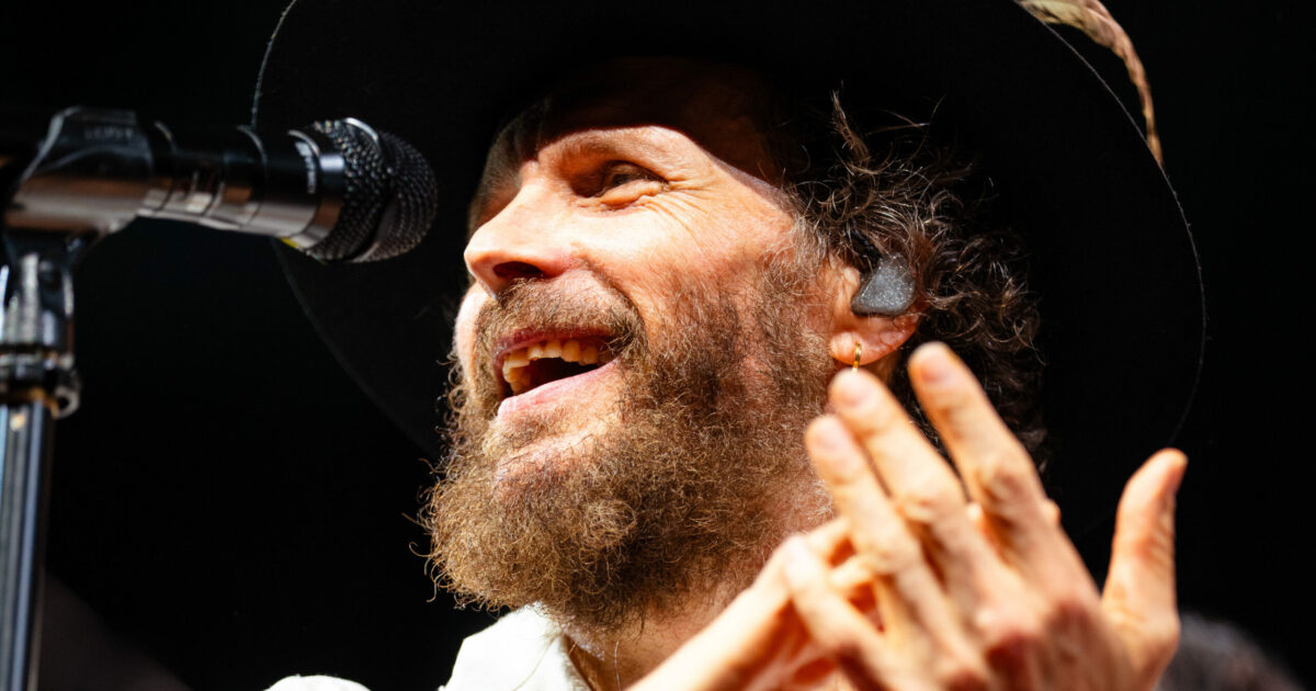 “Elon Musk dice: chi controlla i meme, controlla il mondo. Viviamo in crisi di emergenza. Gli artisti in politica non smuovono nulla”: Jovanotti si racconta