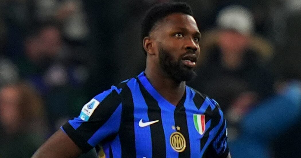 https://st.ilfattoquotidiano.it/wp-content/uploads/2025/03/11/marcus-thuram-inter-1050x551.jpg