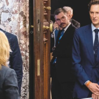 Copertina di Diktat di Meloni: alle Camere è pronta la pace con Elkann