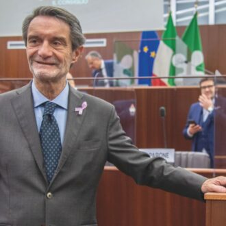 Copertina di Bentornato vitalizio: i consiglieri lombardi riesumano l’assegno